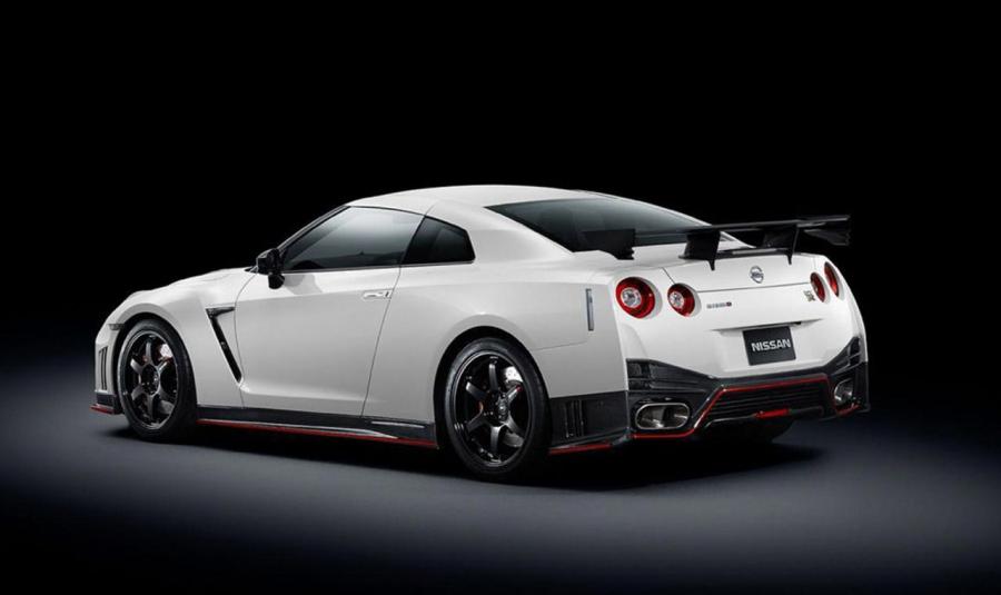  Nissan GT-R Nismo 2015 года  (фото 14 из 14)
